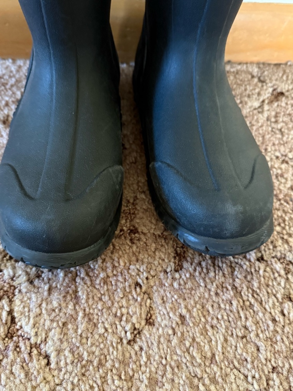 {Bogs}-Size 6-Women's Black Floral Tall Waterproof Rain Boots - Picture 7 of 8